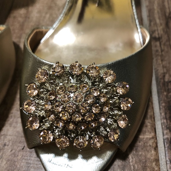 BADGLEY MISCHKA Gold and Rhinestone Pumps Heels 9 - Picture 4 of 10